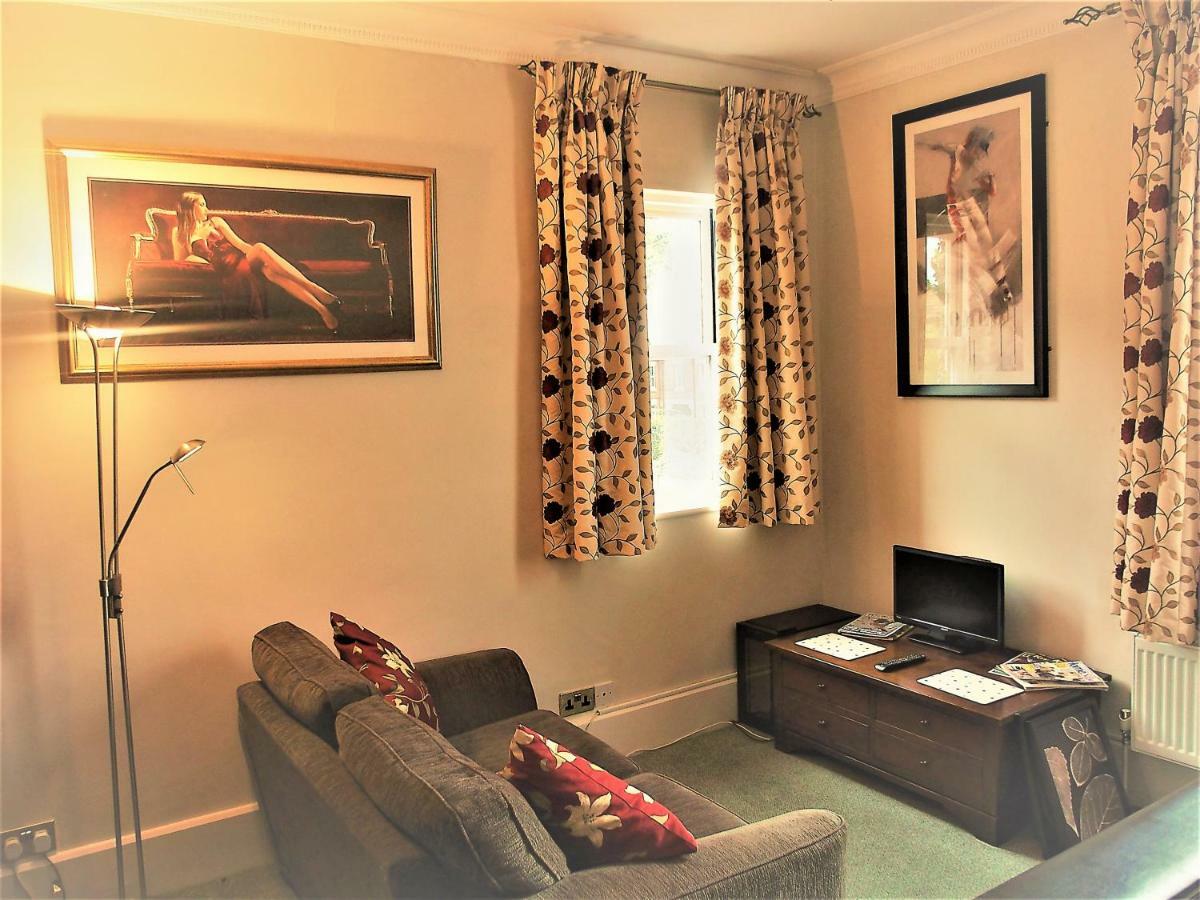 Telford House Bed & Breakfast Milton Keynes Bagian luar foto
